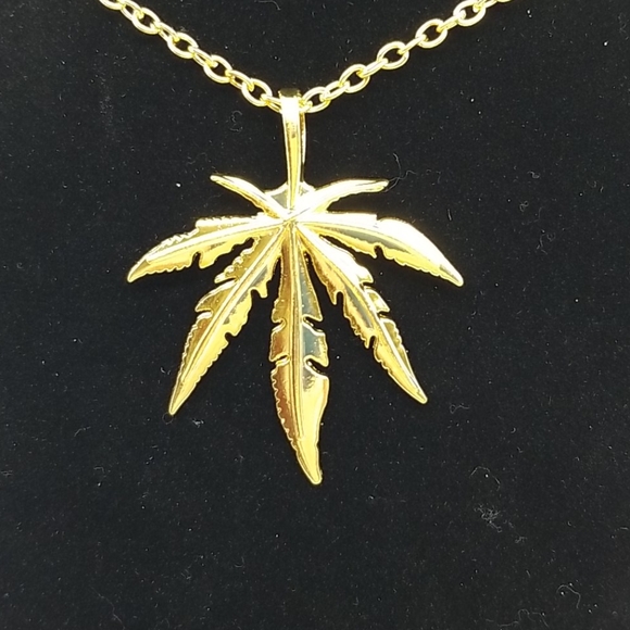 Mans Necklace - Picture 2 of 3